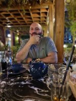 Une photo d’un participant qui veut faire connaissance et se marier